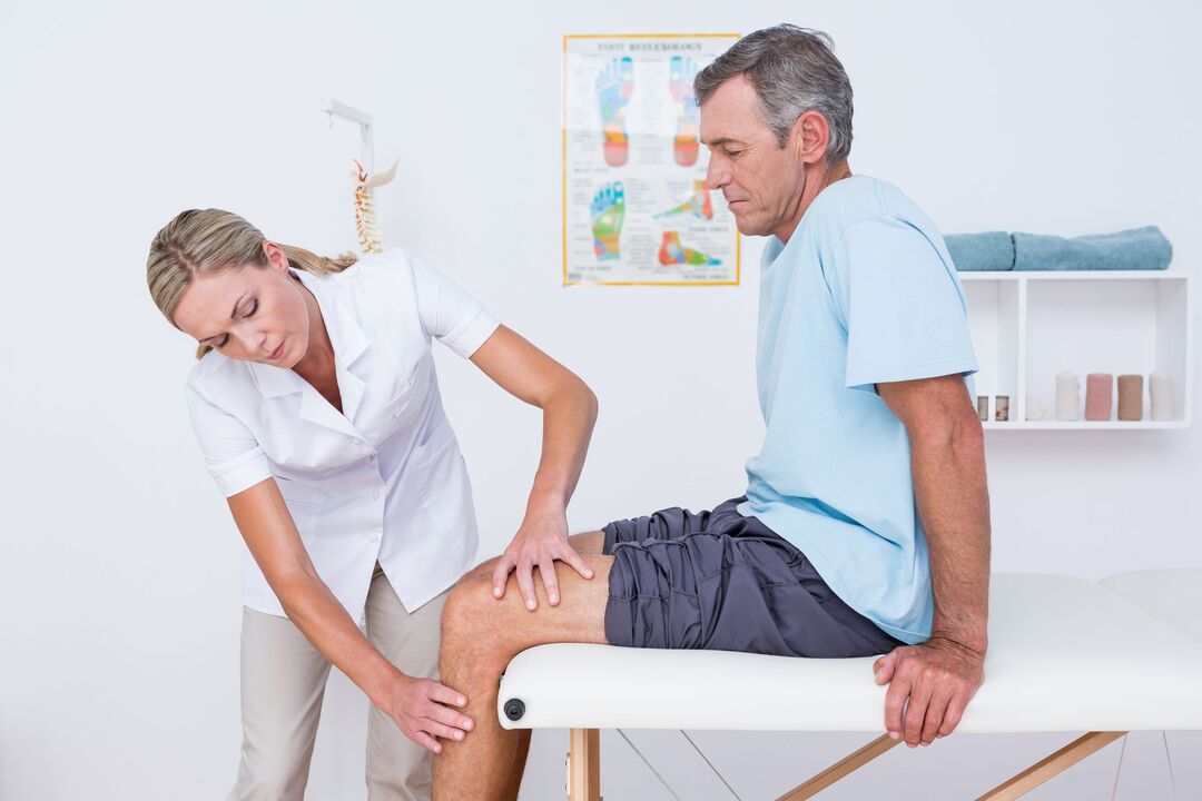 doctor examining a patient with knee arthropathy