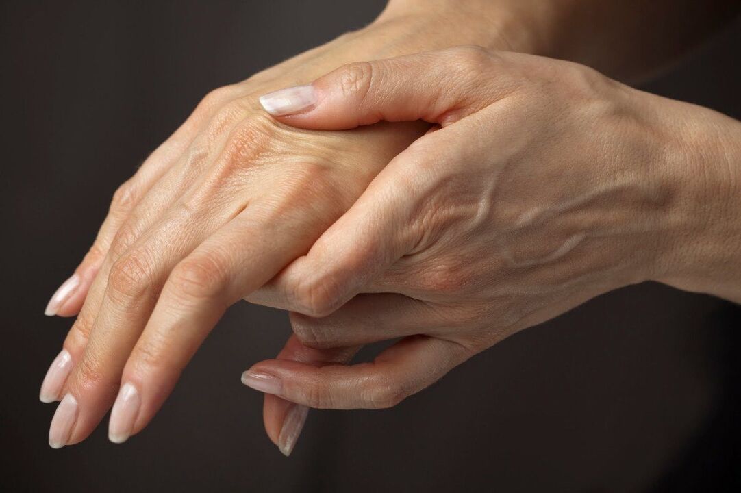 symptoms of pain in finger joints